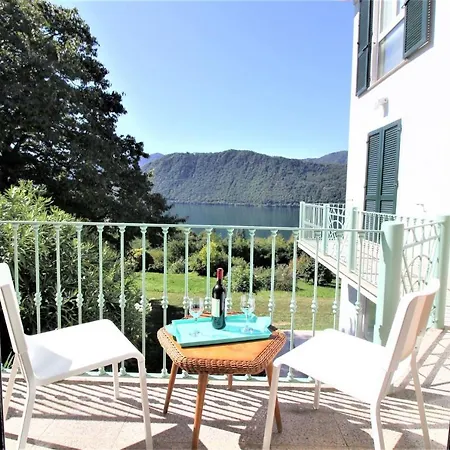Meeting By The With Terrace Apartament Pettenasco